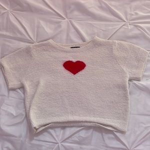 Plain fuzzy white with red heart T-shirt, Size XL, Brand: Vivid